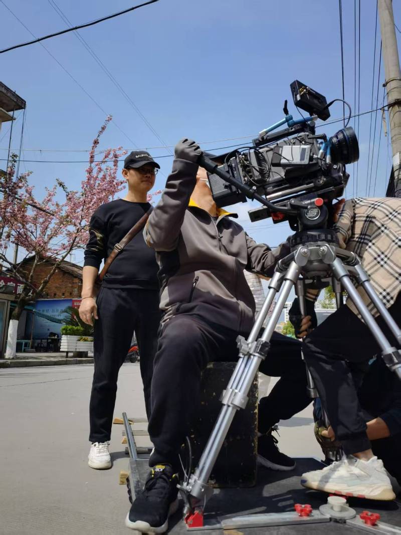 右江区广告片拍摄：快消品牌爆款之选，网感内容适配社媒传播！